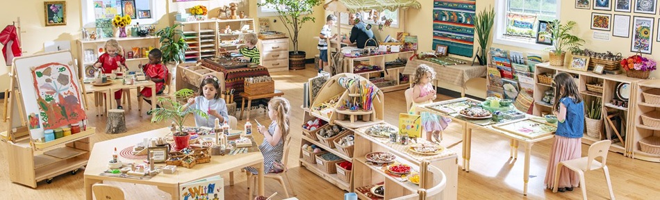 A classroom with many loose parts and craft materials