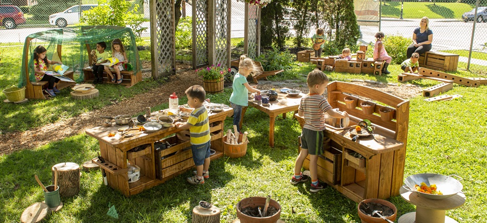 Preschool kids playing in Mud Kitchen, Outdoor Classroom